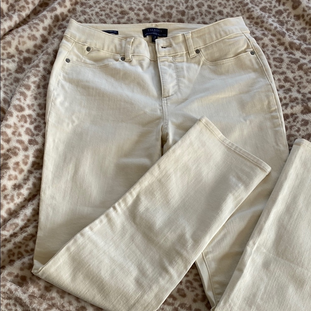 Talbots simply flattering  straight legs jeans in cream size 8